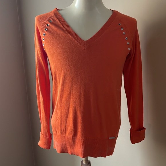 Michael Kors orange Vneck sweater - Picture 4 of 9